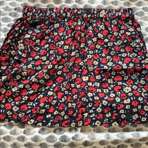 Patterned mini skirt with pockets!